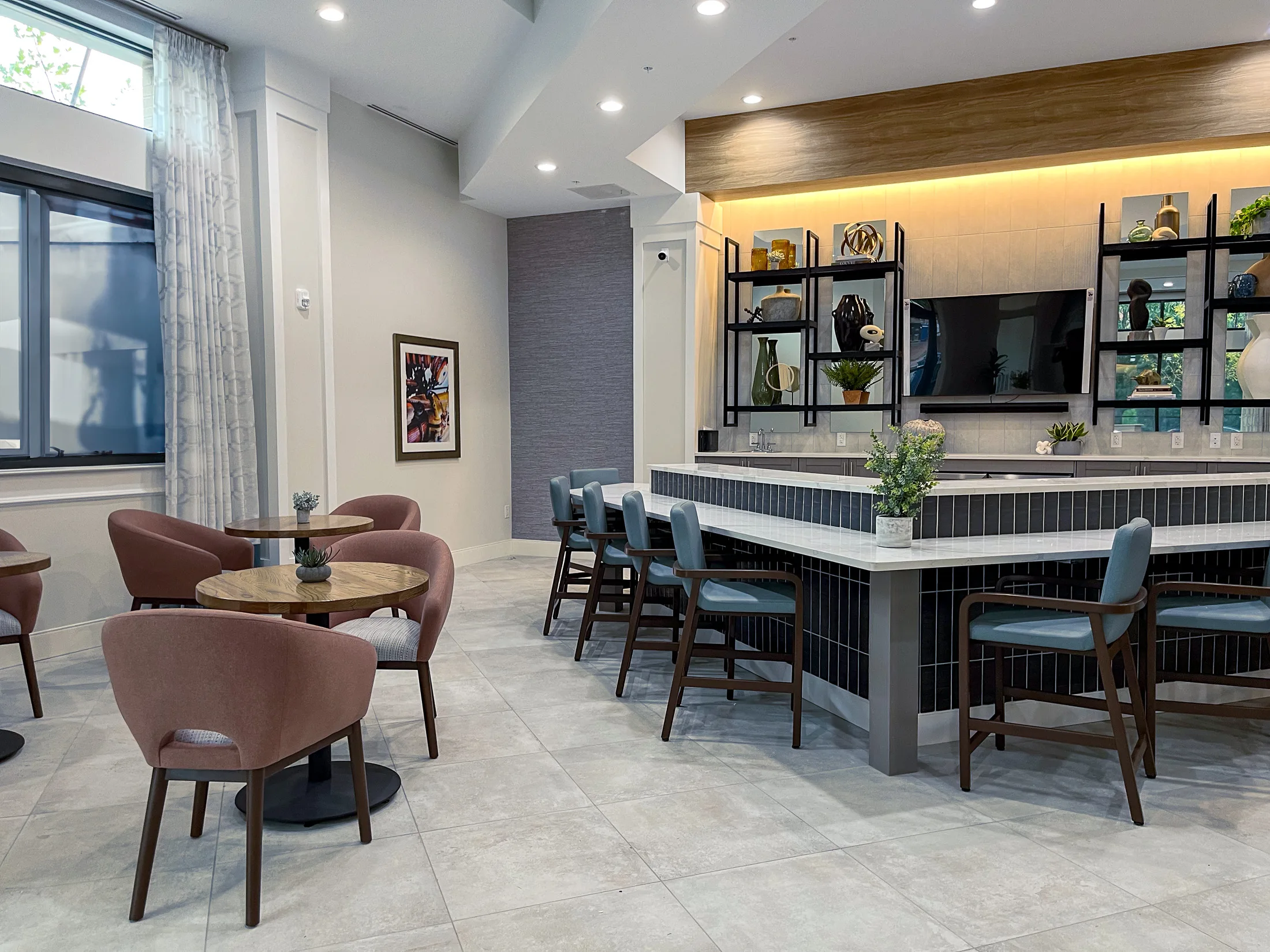Café bar seating at Alate Old Towne