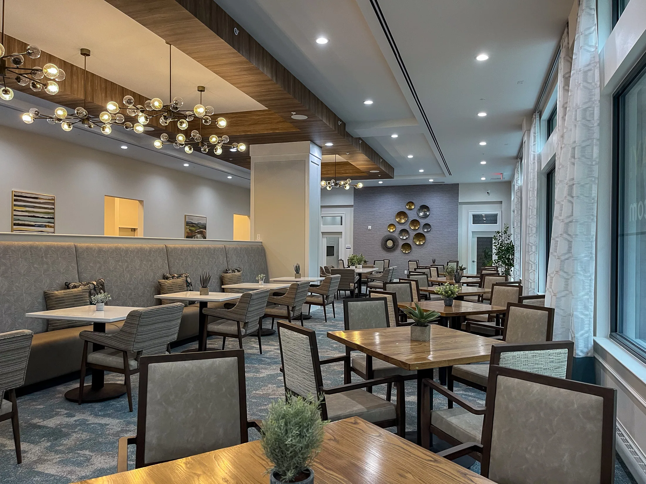 Main dining room at Alate Old Towne