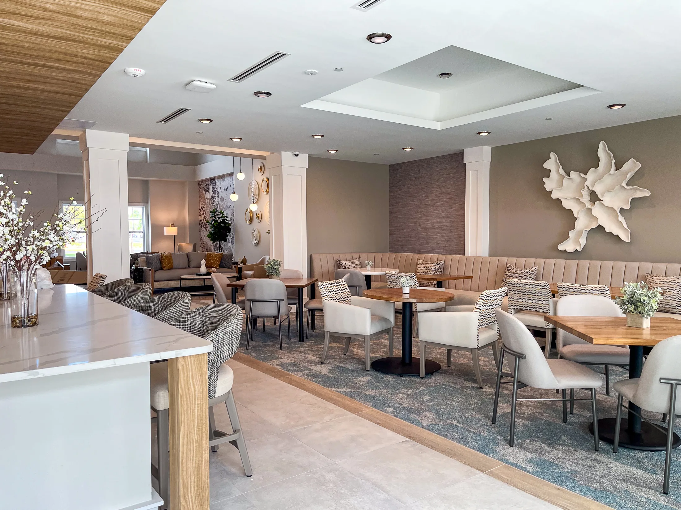 Bar lounge at Aspire at the Hill