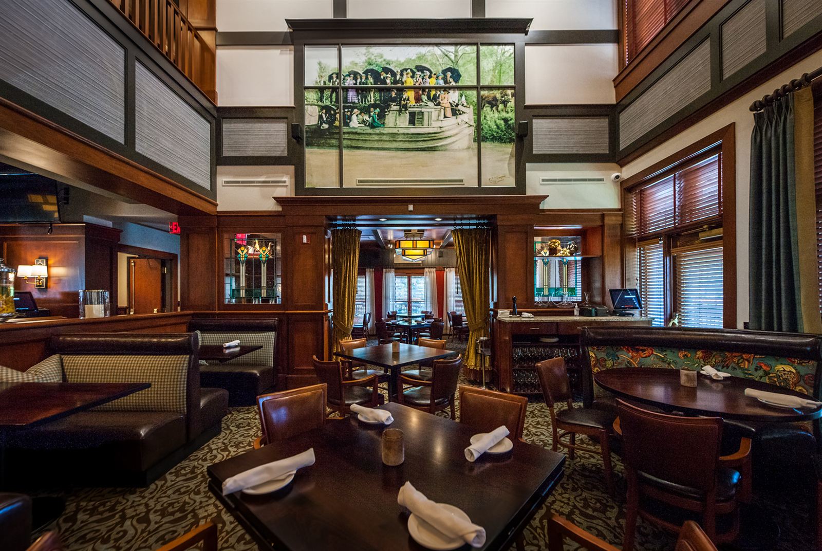 Main dining room at LockKeepers